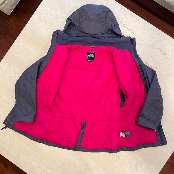 North Face HyVent Ski Jacket with Removable Inner Fleece Lining and hoodie - Picture 7 of 16